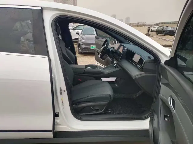 BYD Qin L — Фото автомобиля 9
