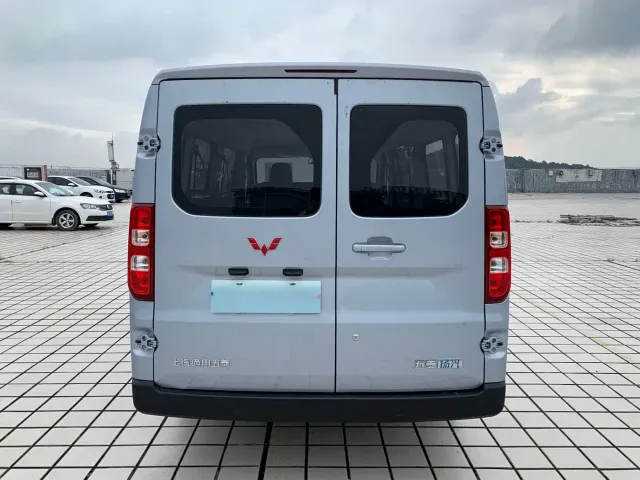 Wuling Yangguang — Фото автомобиля 5
