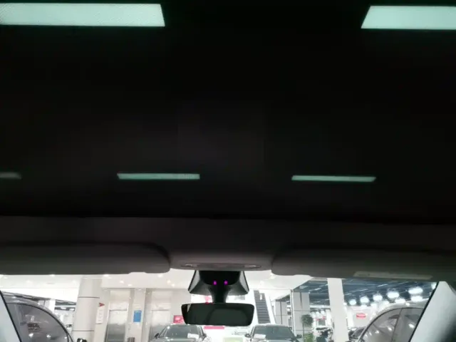 Tesla Model Y — Фото автомобиля 17