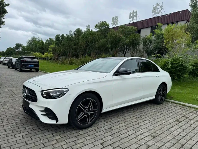 Mercedes-Benz E-Class — Фото автомобиля 3