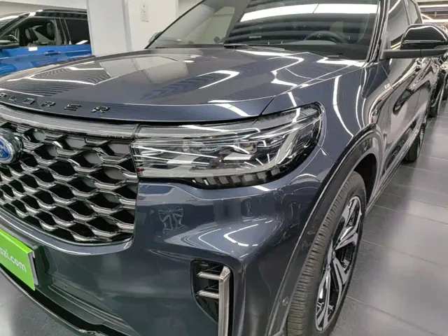 Ford Explorer — Фото автомобиля 23