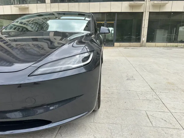 Tesla Model 3 — Фото автомобиля 12
