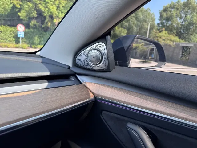 Tesla Model 3 — Фото автомобиля 19