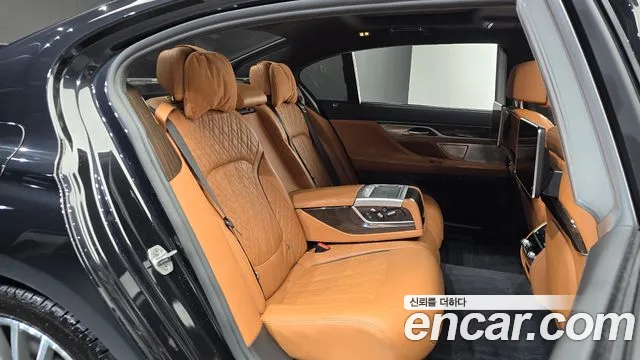 BMW 7 Series G11 — Фото автомобиля 11