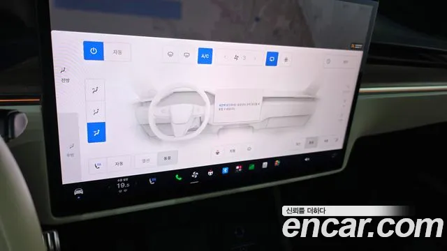 Tesla Model X — Фото автомобиля 15