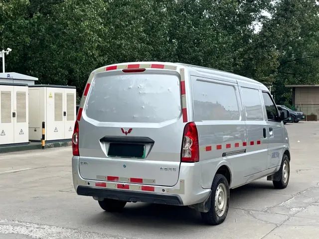 Wuling EV50 — Фото автомобиля 5