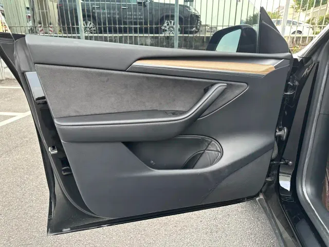 Tesla Model Y — Фото автомобиля 10