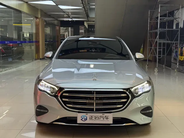 Mercedes-Benz E-Class — Фото автомобиля 2