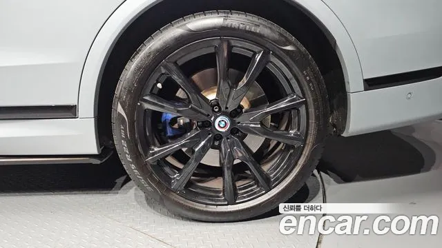 BMW X7 M60i xDrive M Sport 6 мест — Фото автомобиля 19