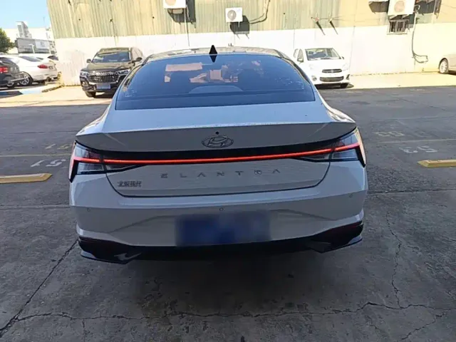 Hyundai Elantra — Фото автомобиля 5