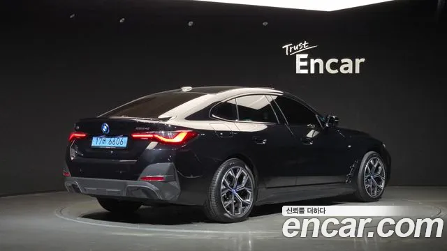 BMW i4 — Фото автомобиля 2