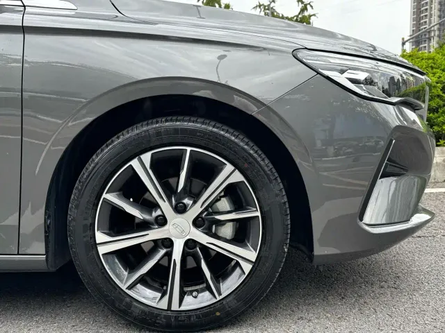 Geely Emgrand — Фото автомобиля 20