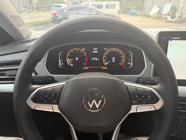 Volkswagen Lavida — Фото автомобиля 13
