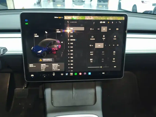 Tesla Model Y — Фото автомобиля 12