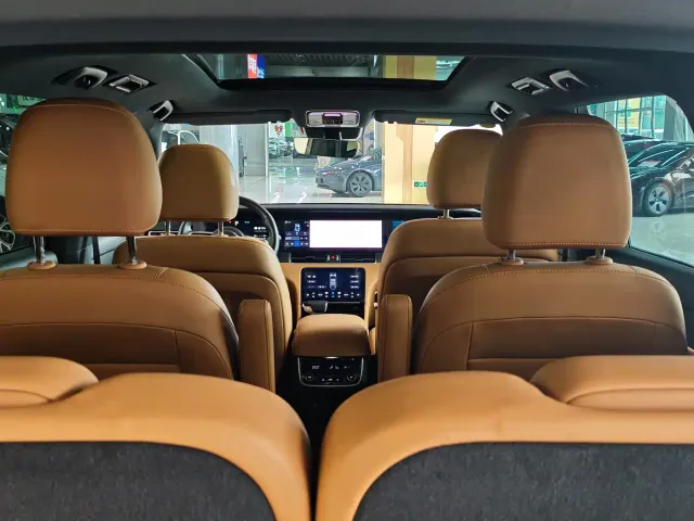 Li Auto ONE — Фото автомобиля 10