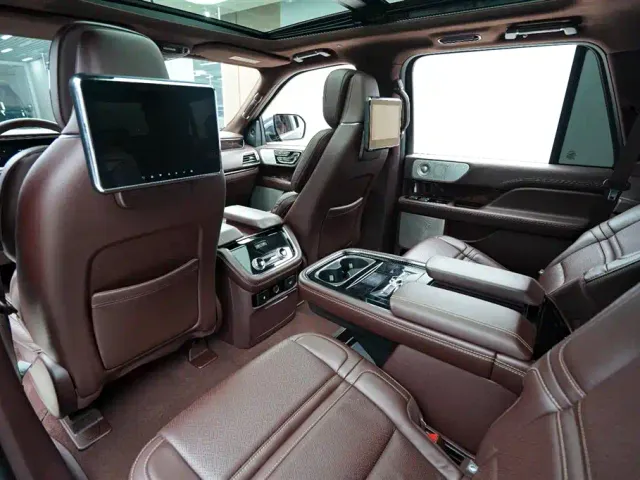 Lincoln Navigator — Фото автомобиля 15