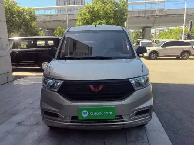 Wuling Hongguang V — Фото автомобиля 2