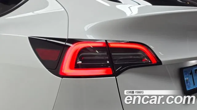 Tesla Model Y — Фото автомобиля 8