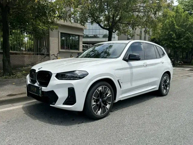 Фотография автомобиля — BMW iX3