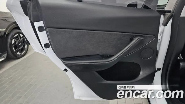 Tesla Model Y — Фото автомобиля 14