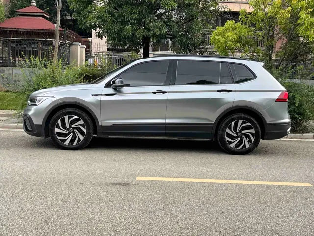 Volkswagen Tiguan L — Фото автомобиля 6