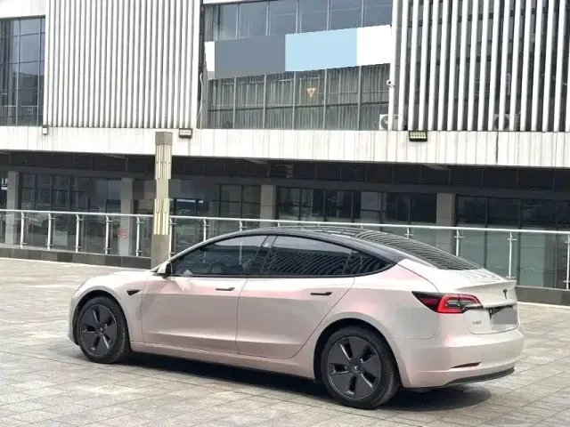 Tesla Model 3 — Фото автомобиля 7