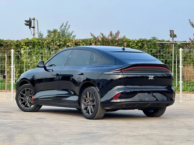 IM Motors LS6 — Фото автомобиля 5