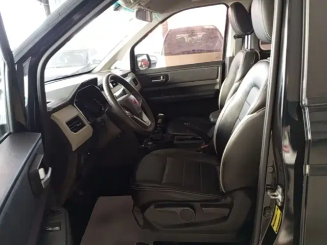 Wuling Zhengcheng — Фото автомобиля 14