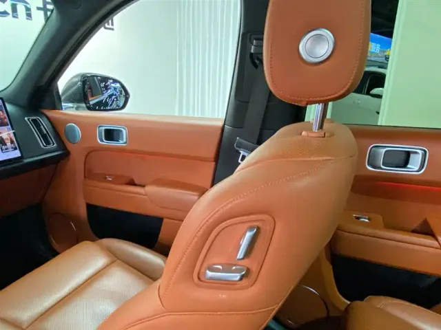 Li Auto L8 — Фото автомобиля 24