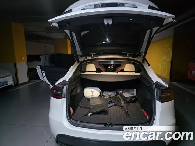 Tesla Model Y — Фото автомобиля 12