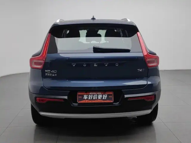 Volvo Volvo XC40 2022 Model T4 AWD Smart Drive Fashion Edition — Фото автомобиля 4