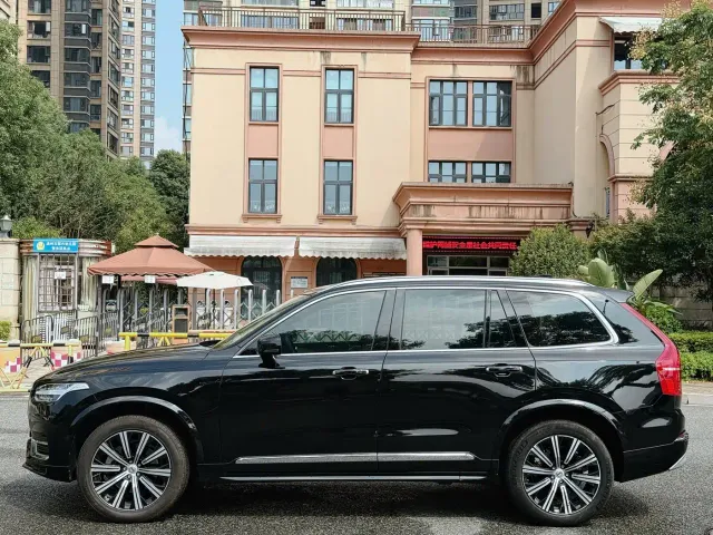 Volvo XC90 — Фото автомобиля 4