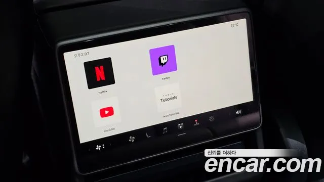 Tesla Model 3 — Фото автомобиля 28
