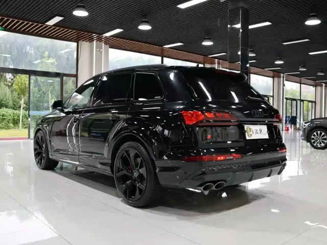 Audi SQ7 — Фото автомобиля 18