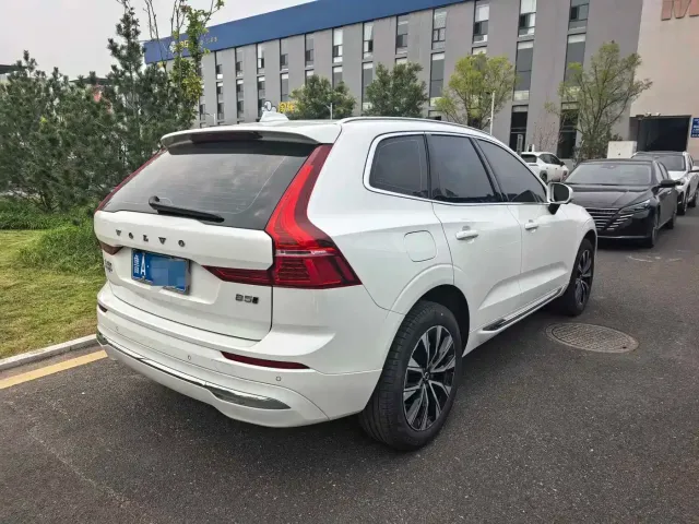 Volvo XC60 — Фото автомобиля 4