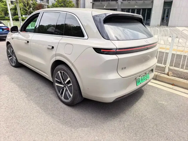 Li Auto L6 — Фото автомобиля 10
