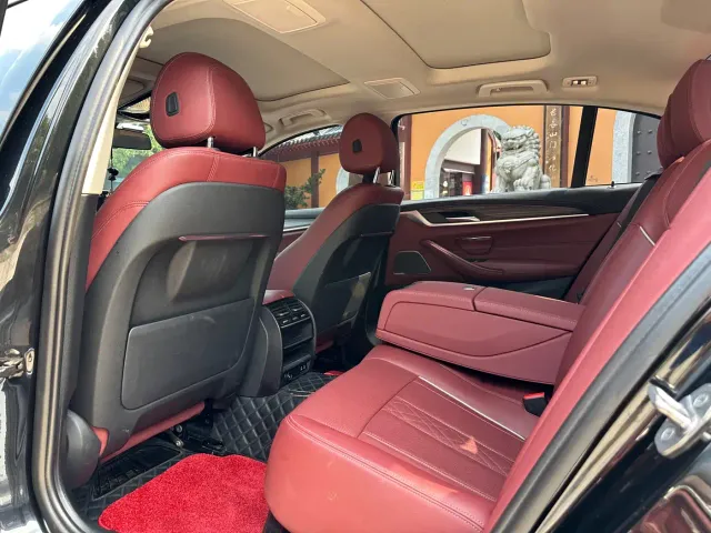 BMW 5 Series — Фото автомобиля 10