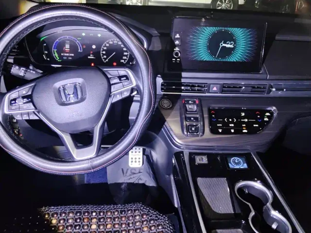 Honda Elysion — Фото автомобиля 12