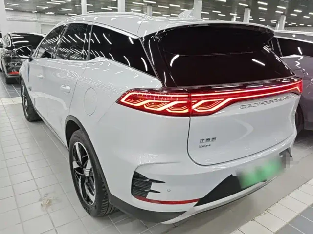 BYD Tang — Фото автомобиля 22