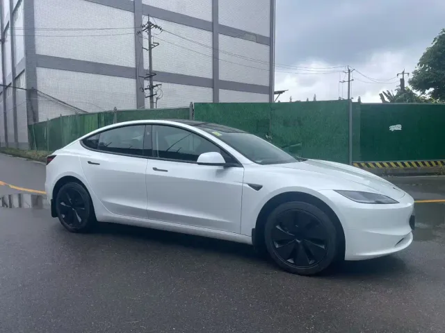 Tesla Model 3 — Фото автомобиля 3