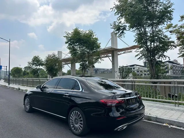 Mercedes-Benz E-Class — Фото автомобиля 4