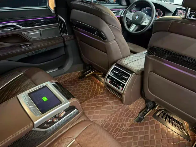 BMW 7 Series — Фото автомобиля 11