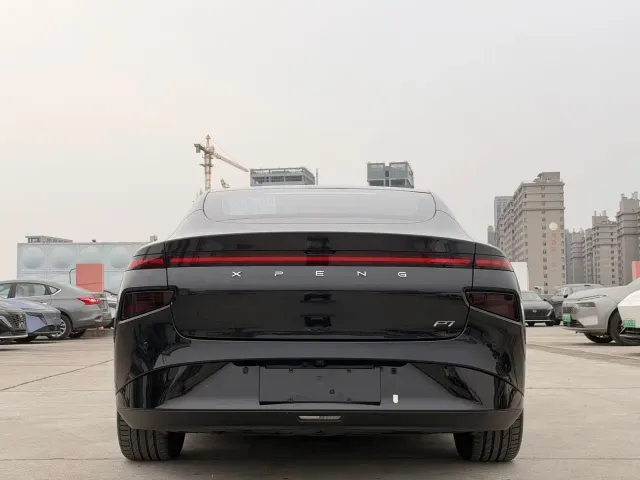 Xpeng P7 — Фото автомобиля 5