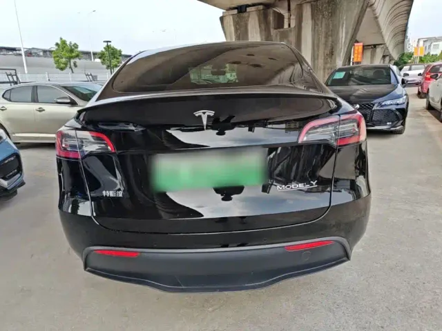 Tesla Model Y — Фото автомобиля 5