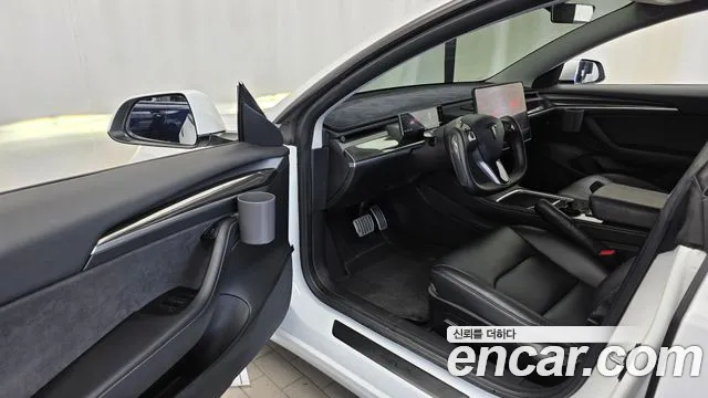 Tesla Model 3 — Фото автомобиля 10