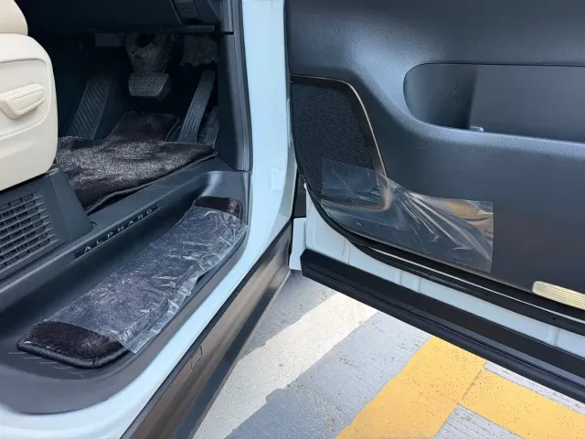 Toyota Alphard — Фото автомобиля 9