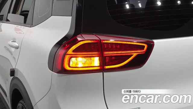 Kia Niro — Фото автомобиля 8