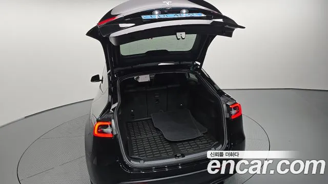 Tesla Model Y — Фото автомобиля 8