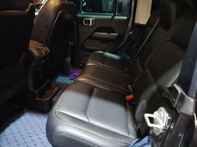 Jeep Wrangler — Фото автомобиля 16