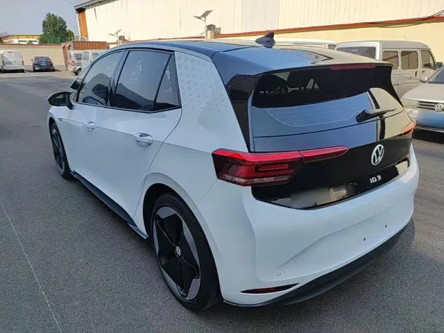 Volkswagen ID.3 — Фото автомобиля 4